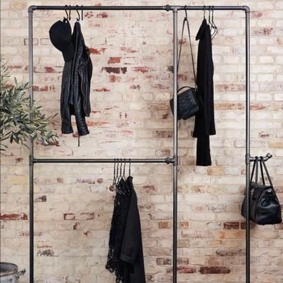 Meet your Poshers, Jayla and San! - Picture 3 of 3